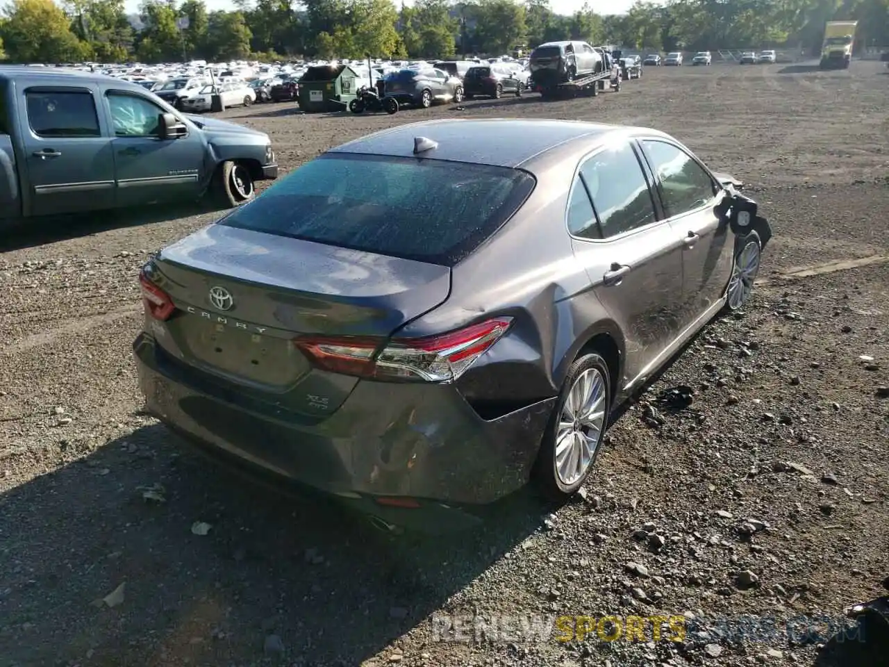 4 Photograph of a damaged car 4T1F11BK1LU015675 TOYOTA CAMRY 2020