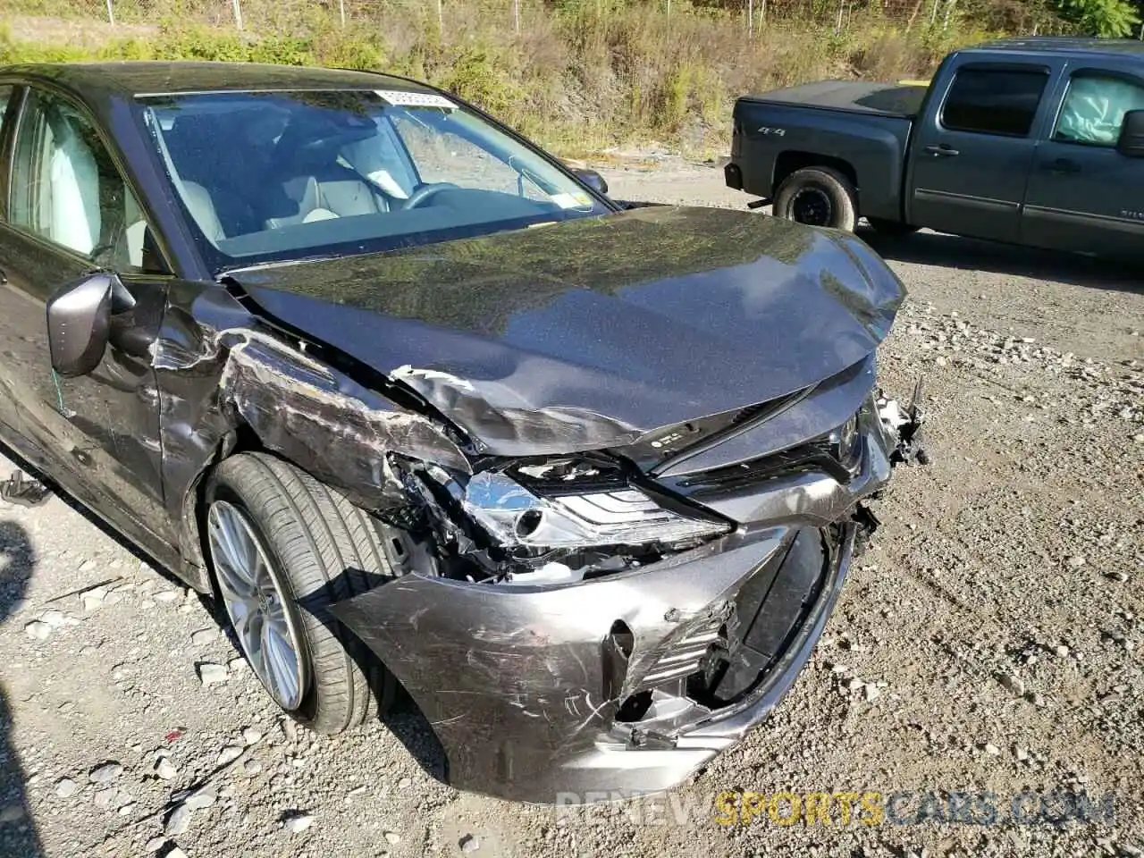 9 Photograph of a damaged car 4T1F11BK1LU015675 TOYOTA CAMRY 2020