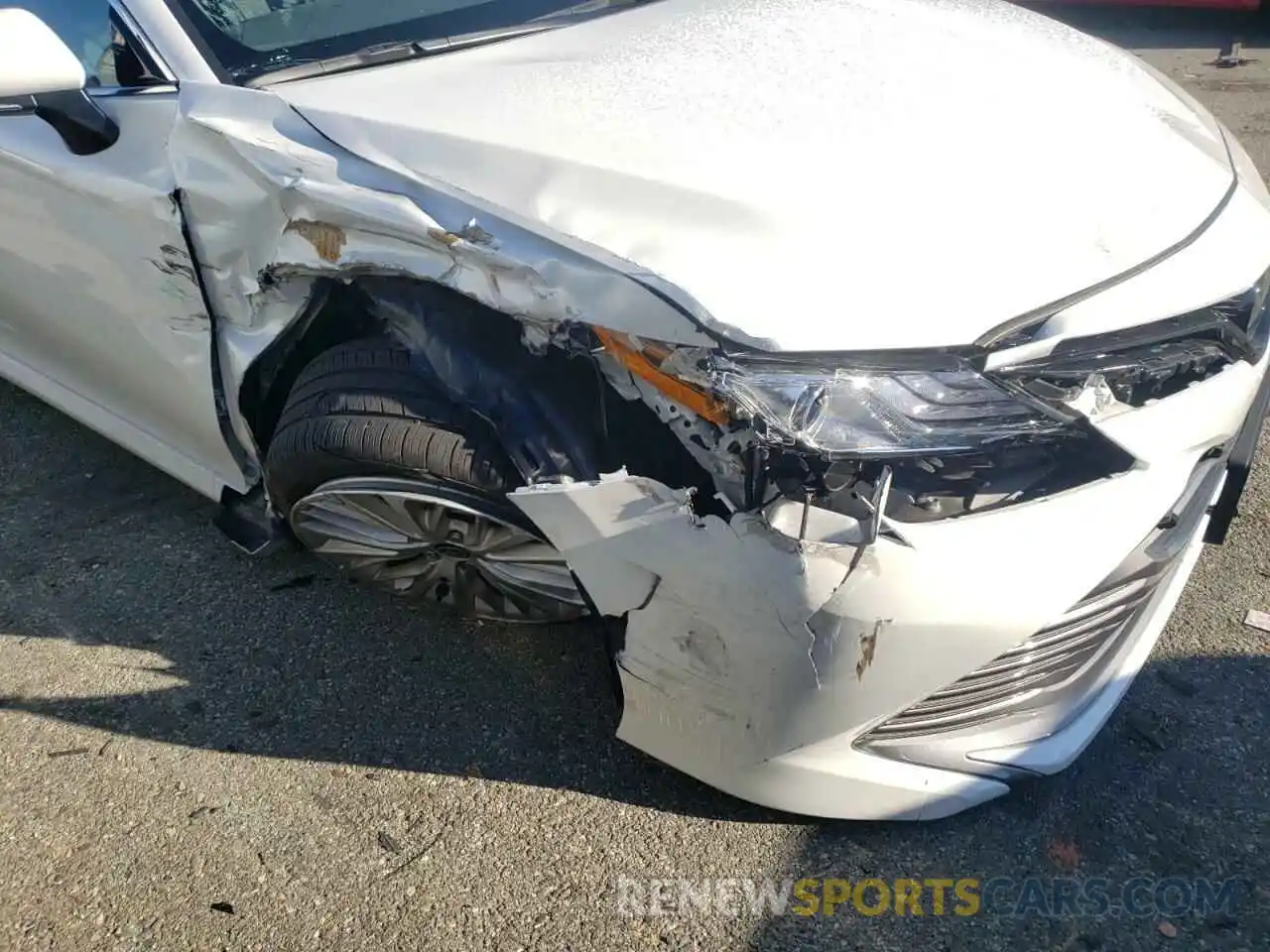 9 Photograph of a damaged car 4T1F11BK2LU018598 TOYOTA CAMRY 2020