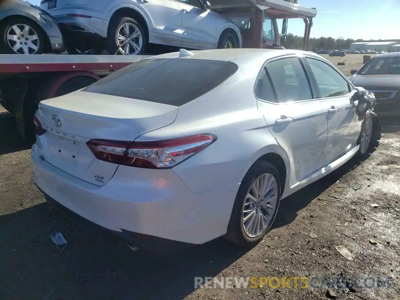 4 Photograph of a damaged car 4T1F11BK4LU012267 TOYOTA CAMRY 2020