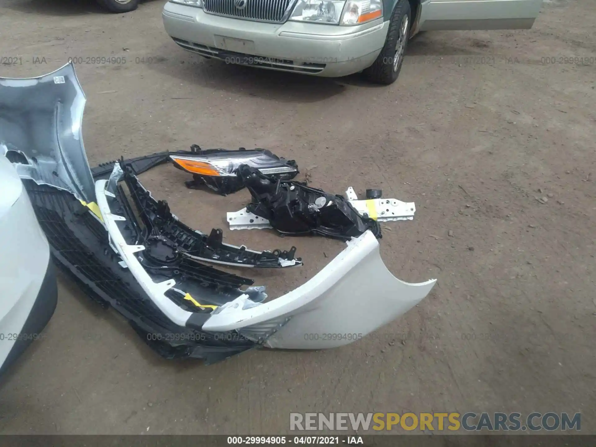 12 Photograph of a damaged car 4T1F11BK6LU011606 TOYOTA CAMRY 2020