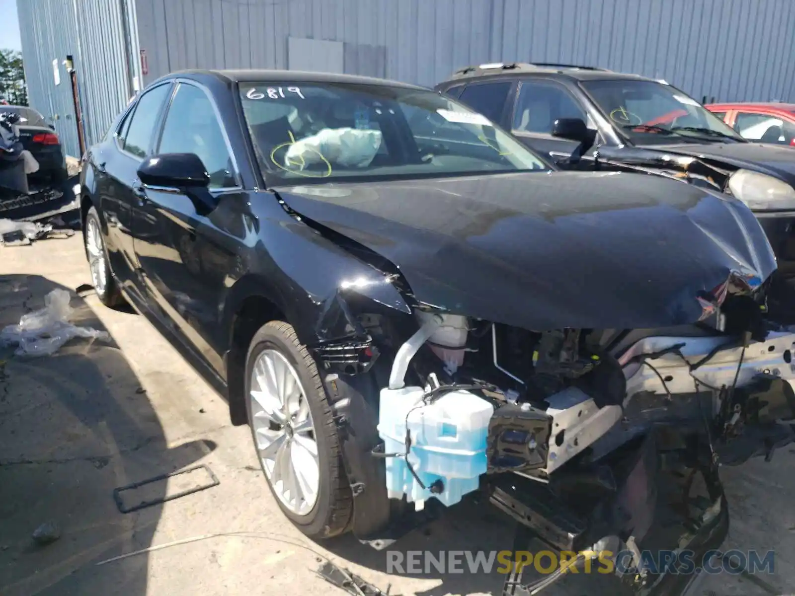 1 Photograph of a damaged car 4T1F11BK8LU013907 TOYOTA CAMRY 2020