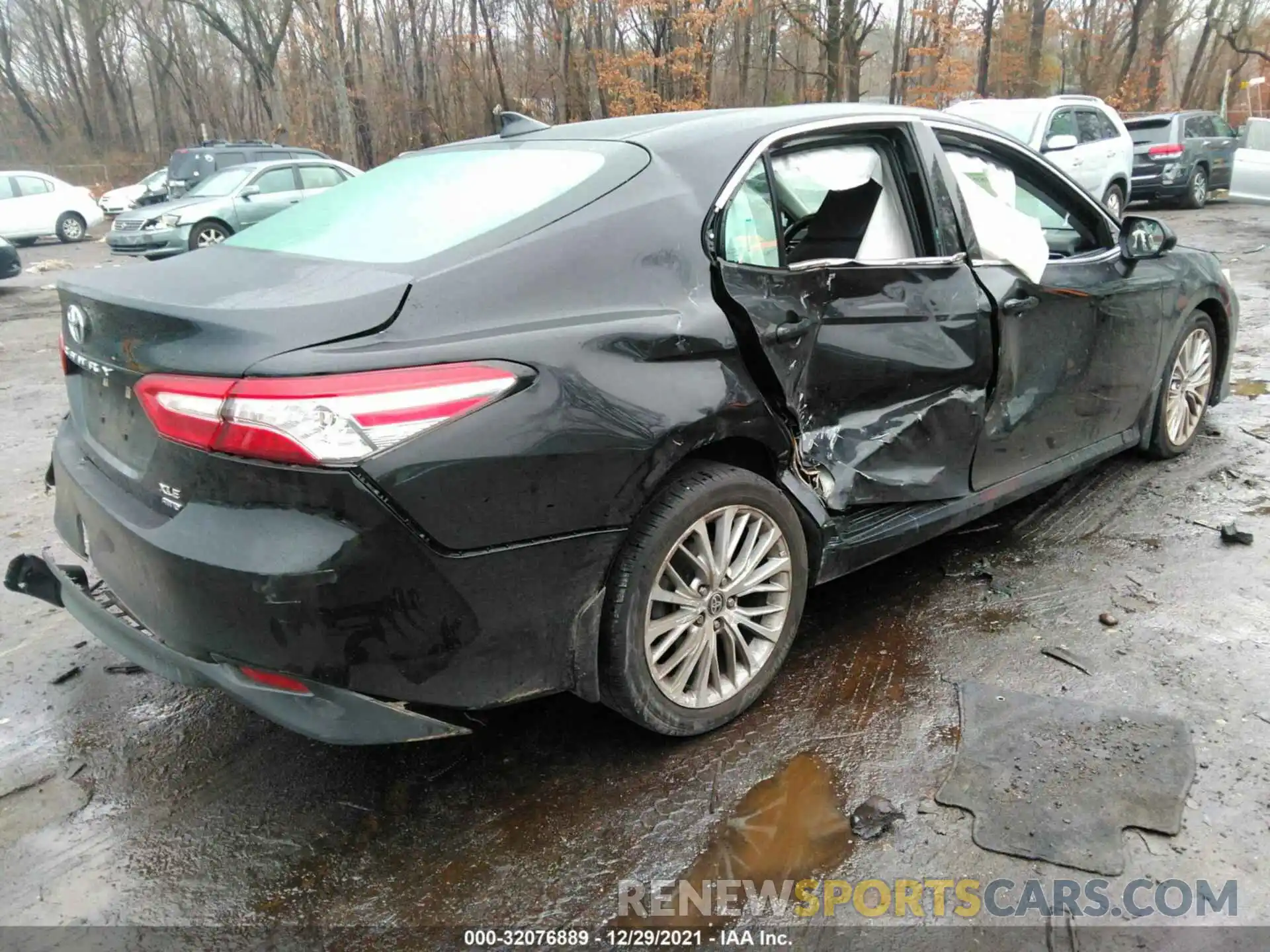 4 Photograph of a damaged car 4T1F11BKXLU004626 TOYOTA CAMRY 2020