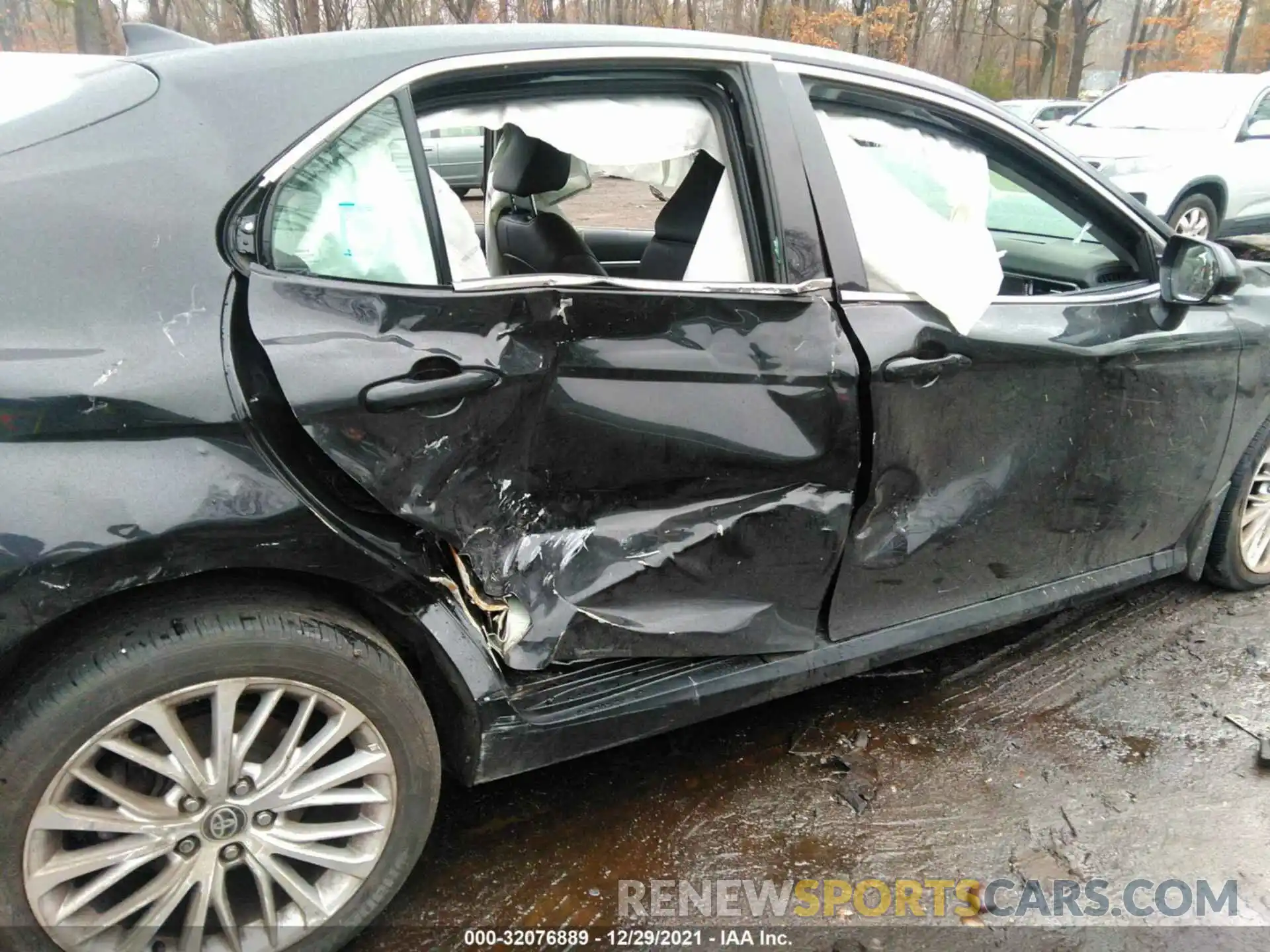 6 Photograph of a damaged car 4T1F11BKXLU004626 TOYOTA CAMRY 2020