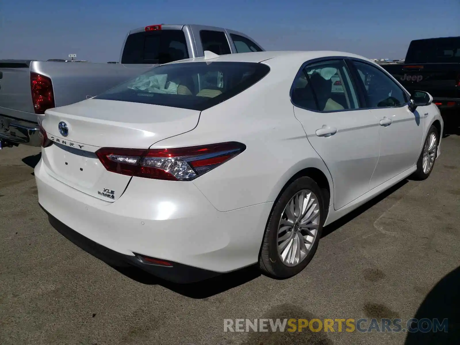 4 Photograph of a damaged car 4T1F31AK0LU013850 TOYOTA CAMRY 2020