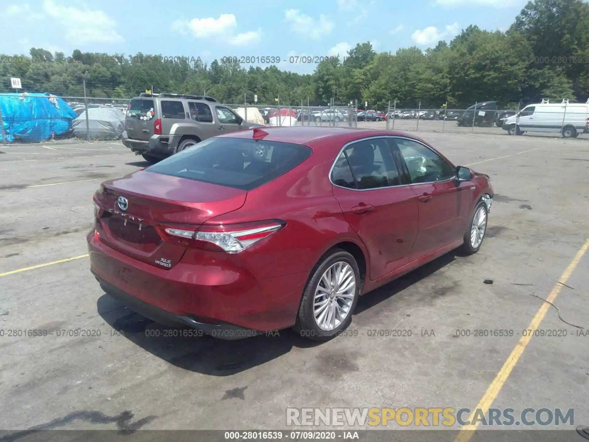 4 Photograph of a damaged car 4T1F31AK0LU526399 TOYOTA CAMRY 2020