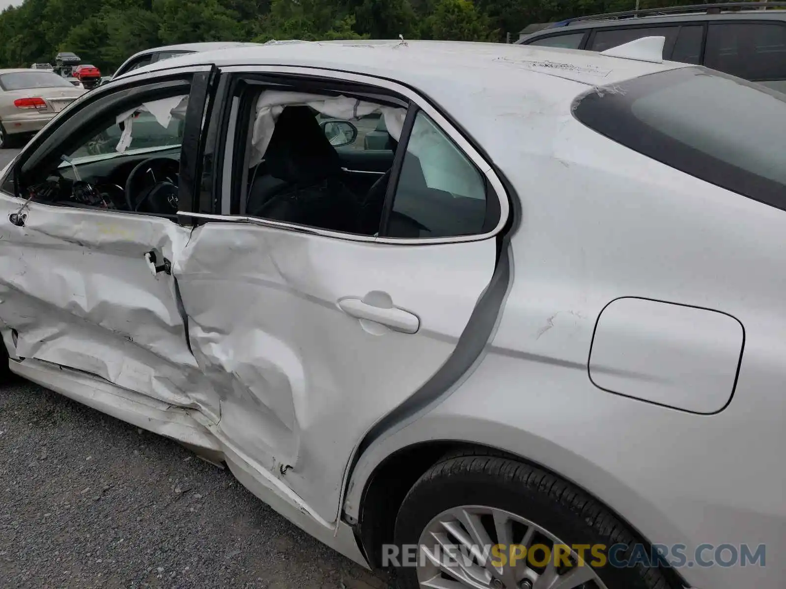 10 Photograph of a damaged car 4T1F31AK0LU528041 TOYOTA CAMRY 2020