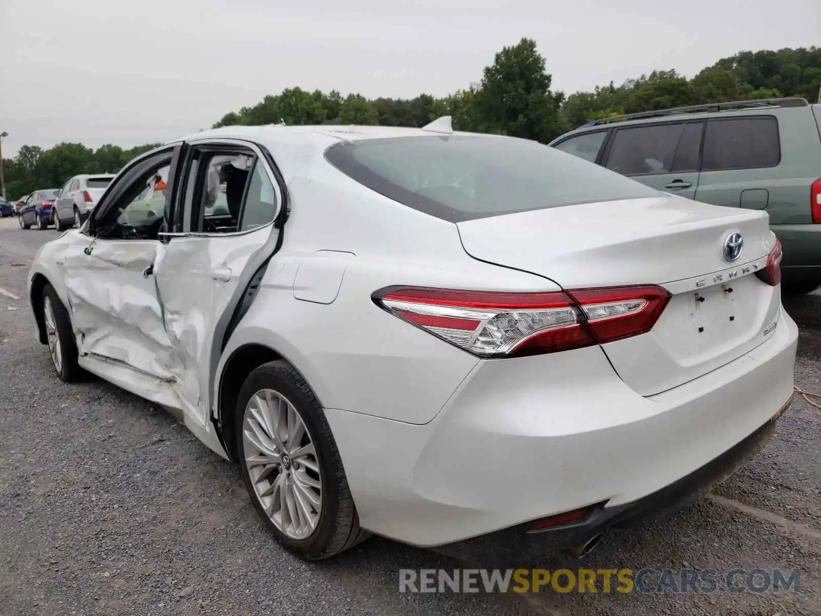 3 Photograph of a damaged car 4T1F31AK0LU528041 TOYOTA CAMRY 2020