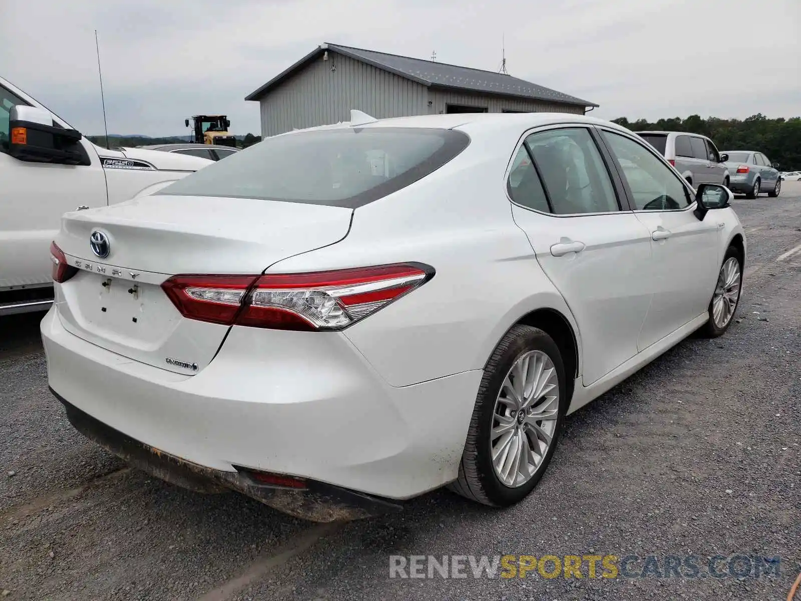 4 Photograph of a damaged car 4T1F31AK0LU528041 TOYOTA CAMRY 2020