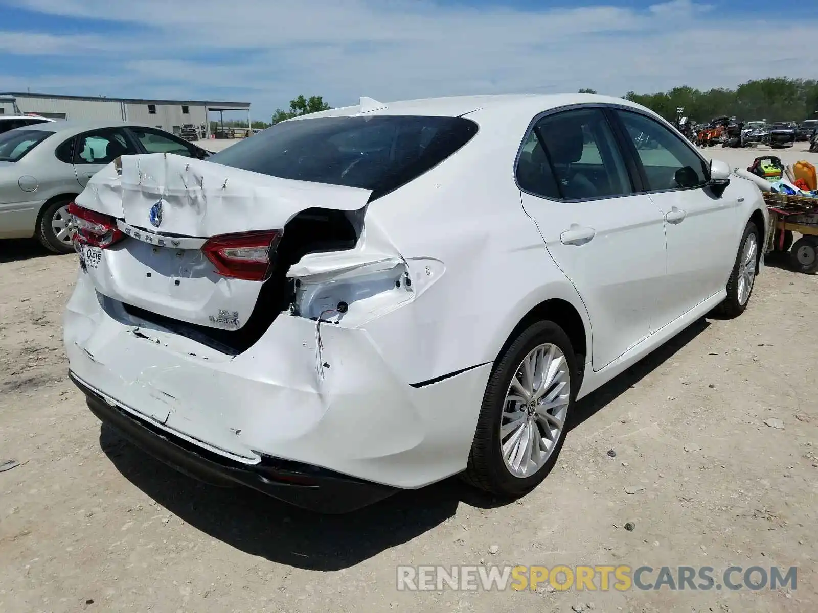 4 Photograph of a damaged car 4T1F31AK0LU535331 TOYOTA CAMRY 2020