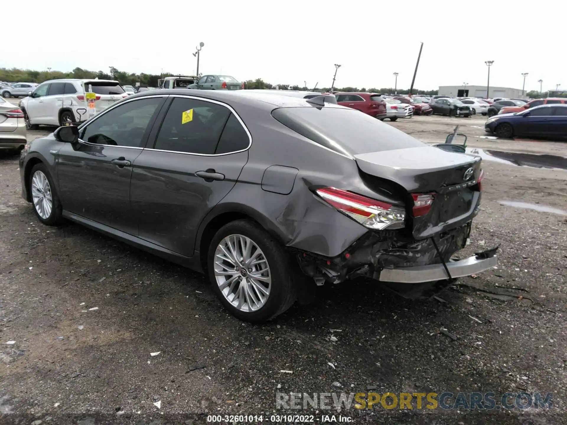 3 Photograph of a damaged car 4T1F31AK0LU542859 TOYOTA CAMRY 2020