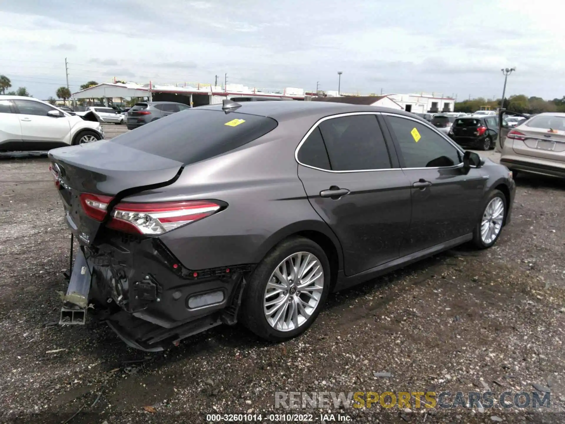 4 Photograph of a damaged car 4T1F31AK0LU542859 TOYOTA CAMRY 2020