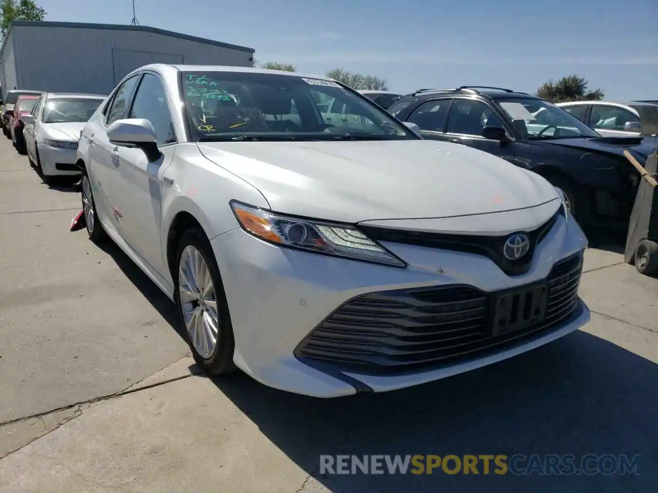 1 Photograph of a damaged car 4T1F31AK1LU013744 TOYOTA CAMRY 2020