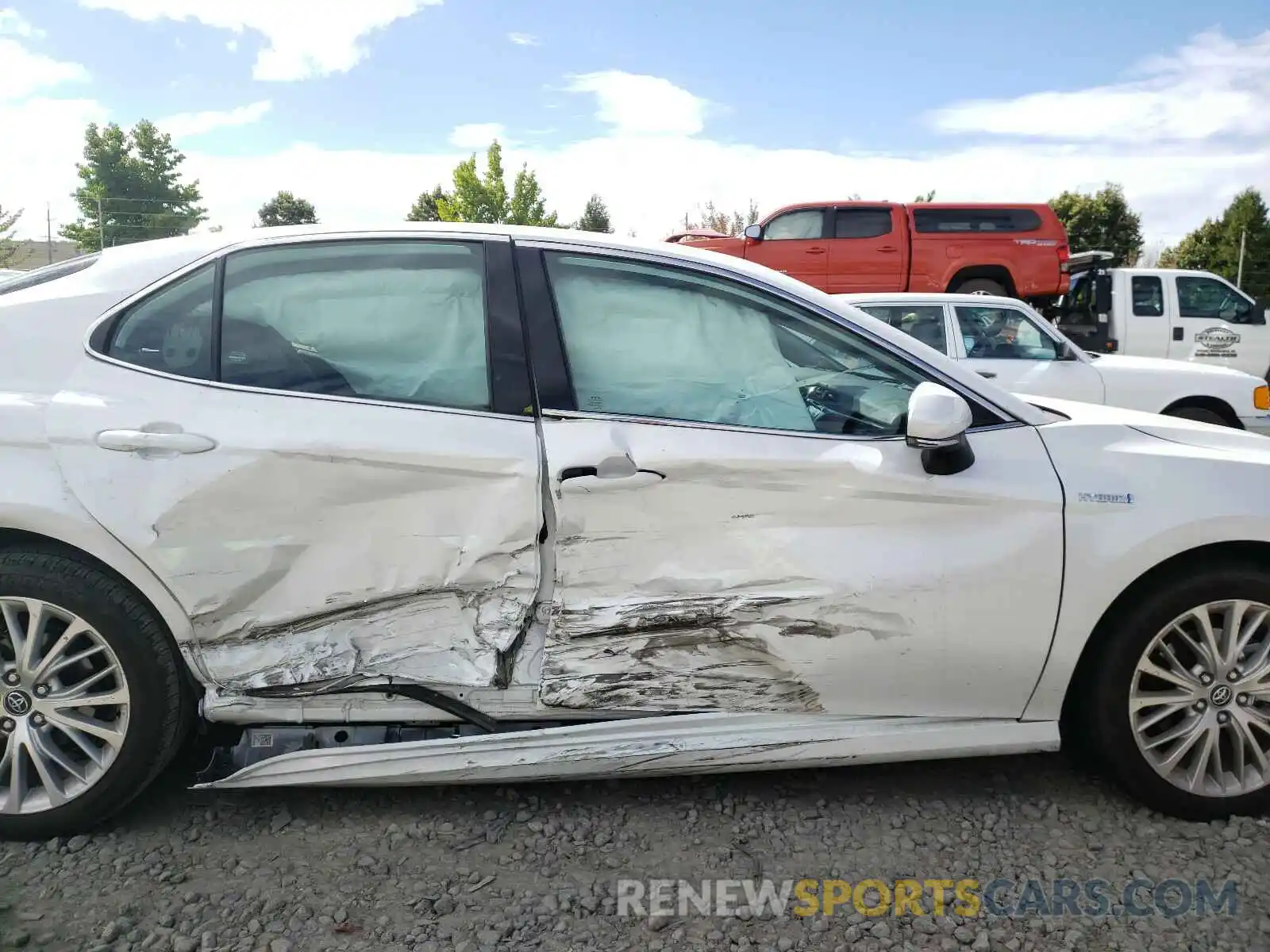 9 Photograph of a damaged car 4T1F31AK1LU520739 TOYOTA CAMRY 2020