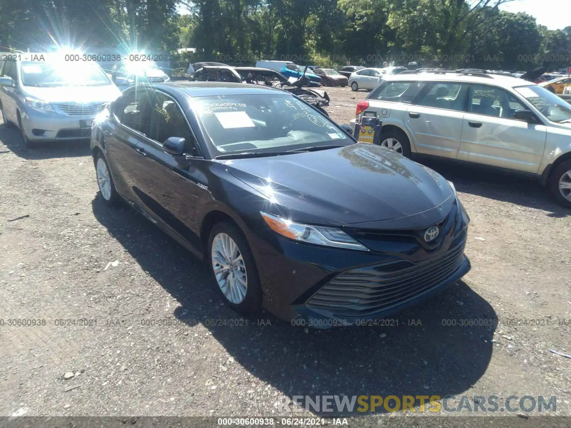 1 Photograph of a damaged car 4T1F31AK1LU525990 TOYOTA CAMRY 2020