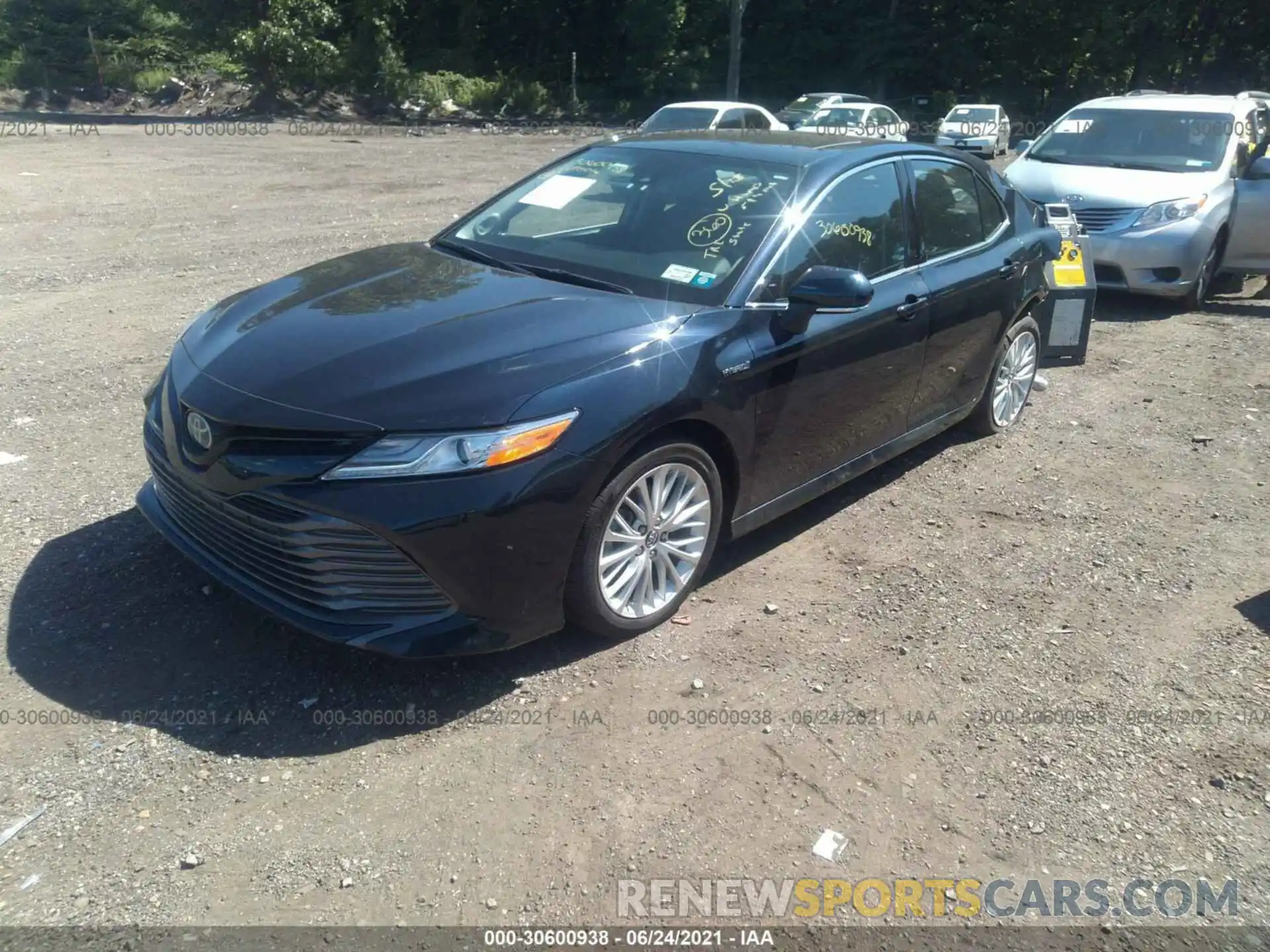 2 Photograph of a damaged car 4T1F31AK1LU525990 TOYOTA CAMRY 2020