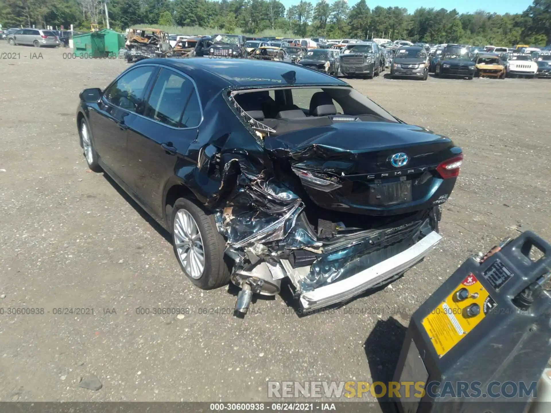 3 Photograph of a damaged car 4T1F31AK1LU525990 TOYOTA CAMRY 2020