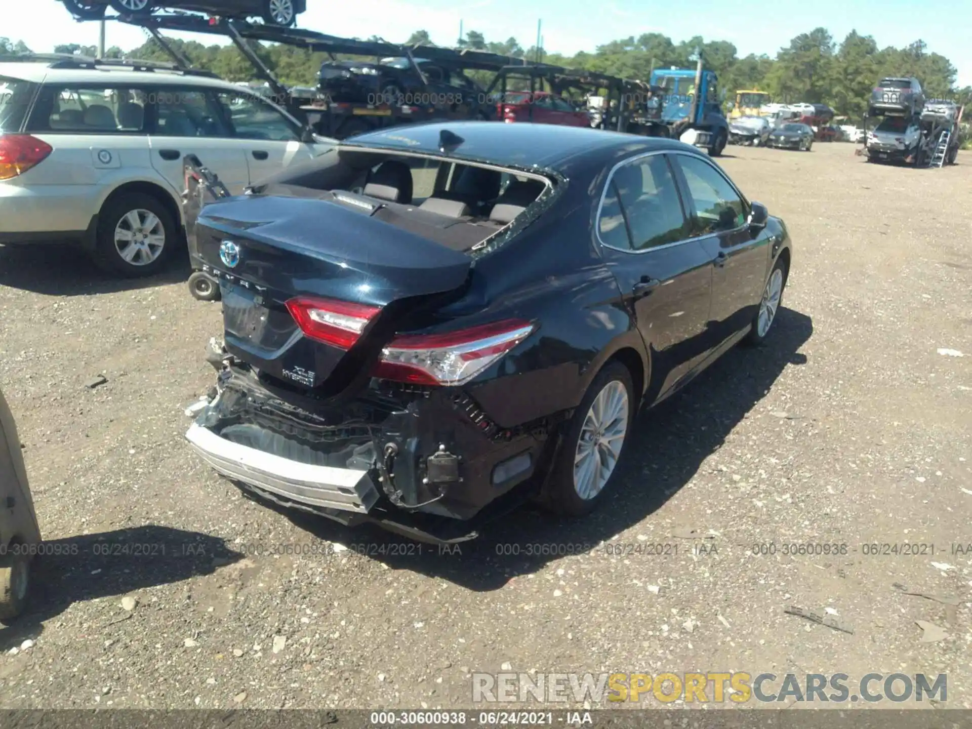 4 Photograph of a damaged car 4T1F31AK1LU525990 TOYOTA CAMRY 2020