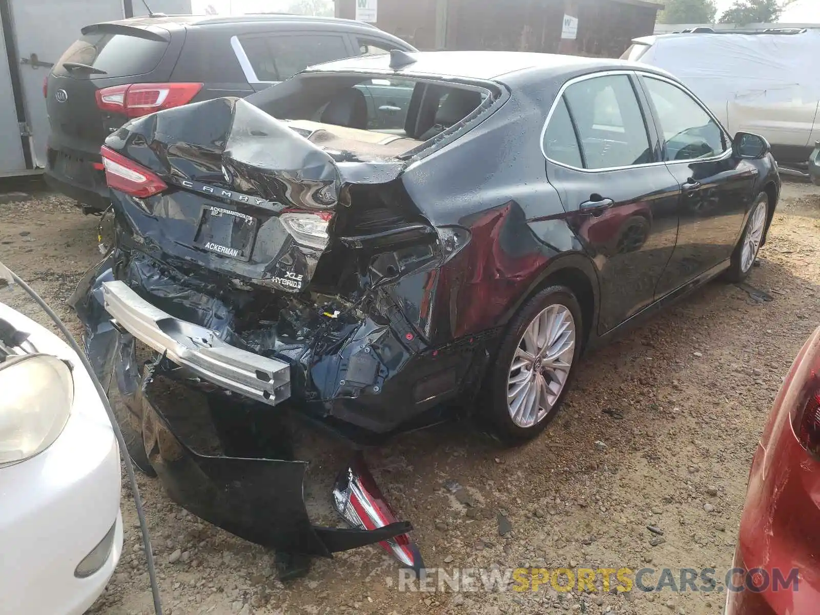 4 Photograph of a damaged car 4T1F31AK1LU530655 TOYOTA CAMRY 2020