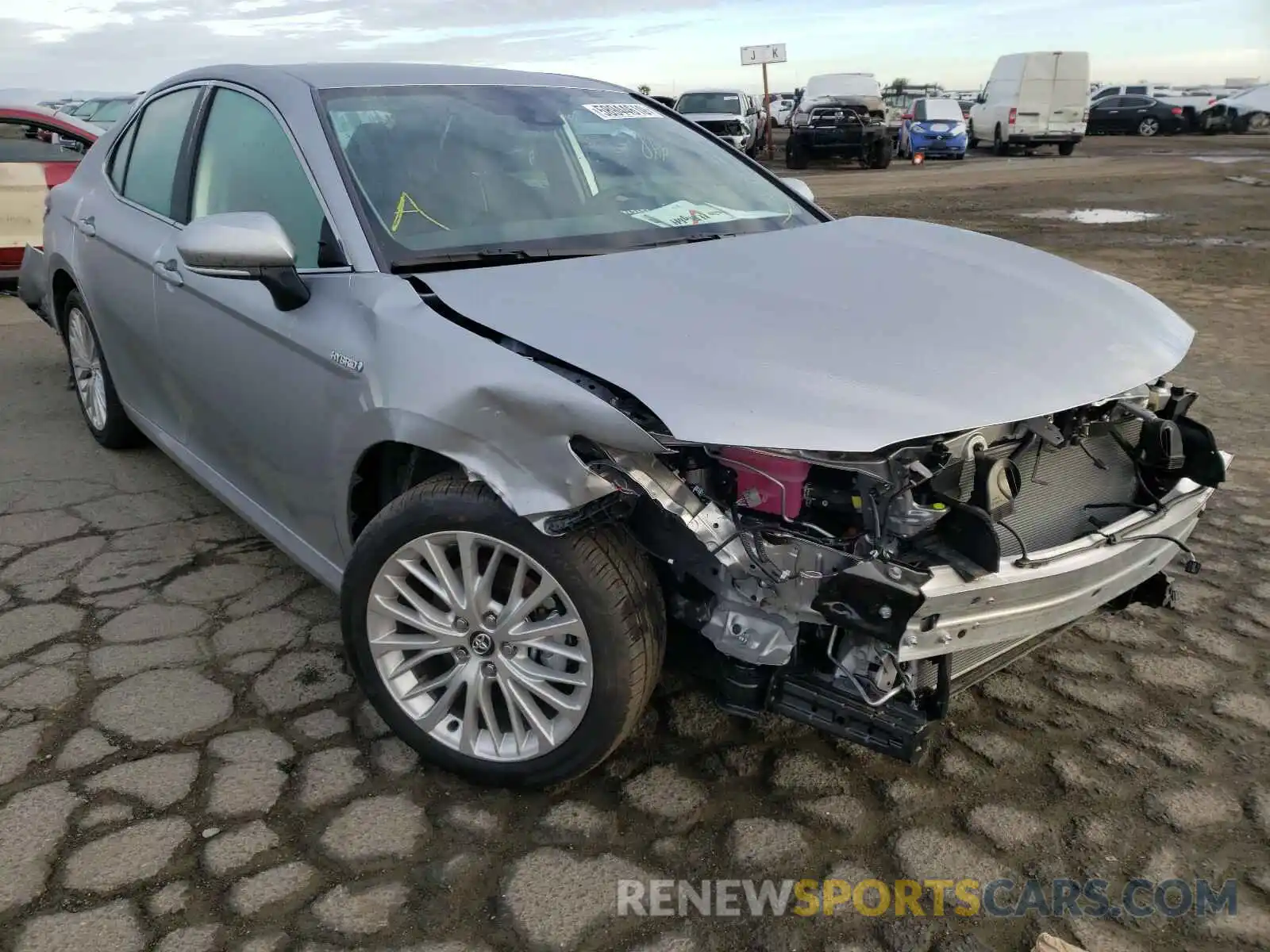 1 Photograph of a damaged car 4T1F31AK1LU531109 TOYOTA CAMRY 2020