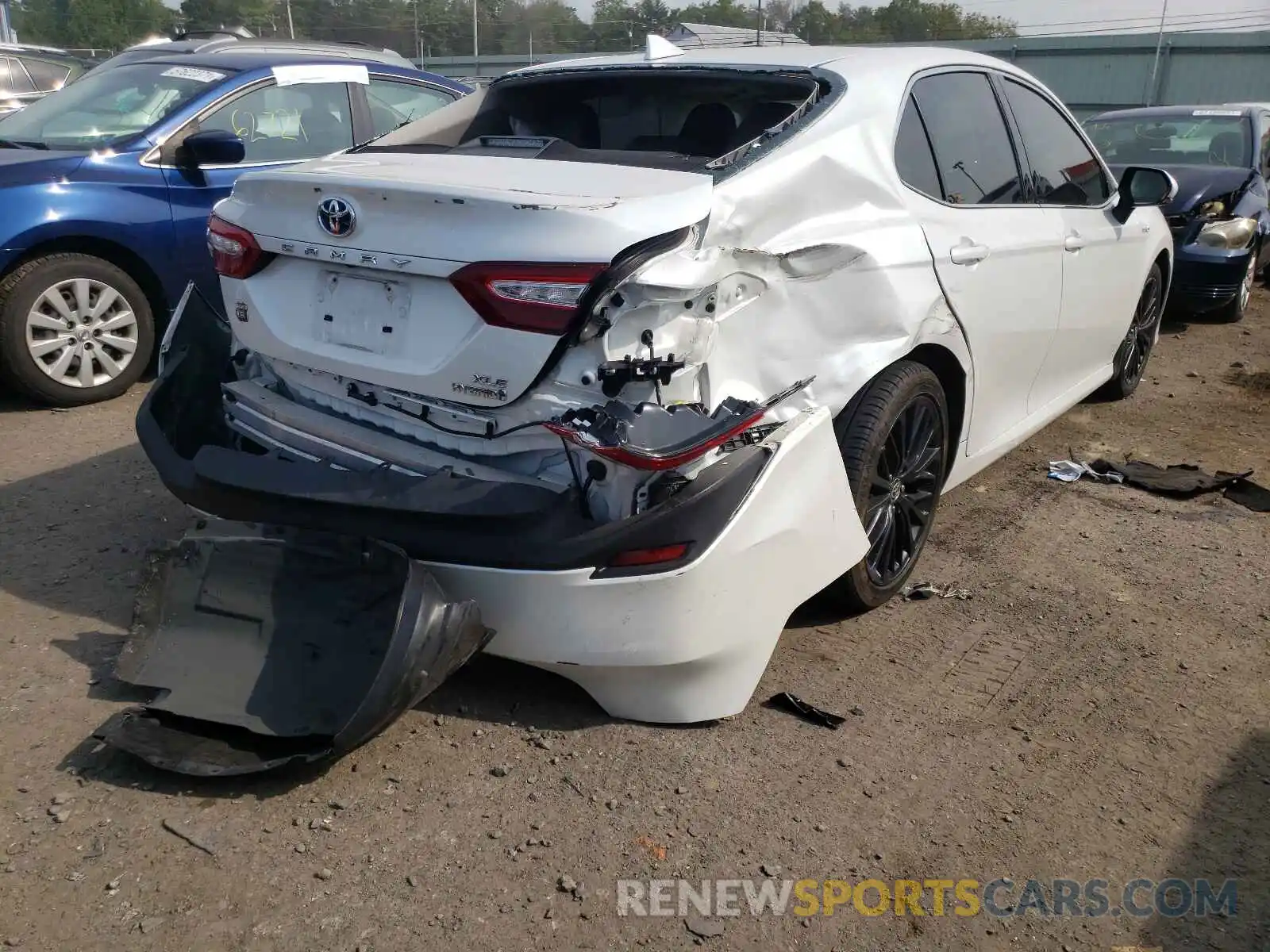 4 Photograph of a damaged car 4T1F31AK1LU536004 TOYOTA CAMRY 2020