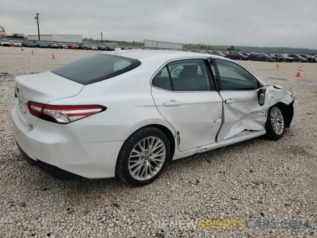 3 Photograph of a damaged car 4T1F31AK1LU538030 TOYOTA CAMRY 2020