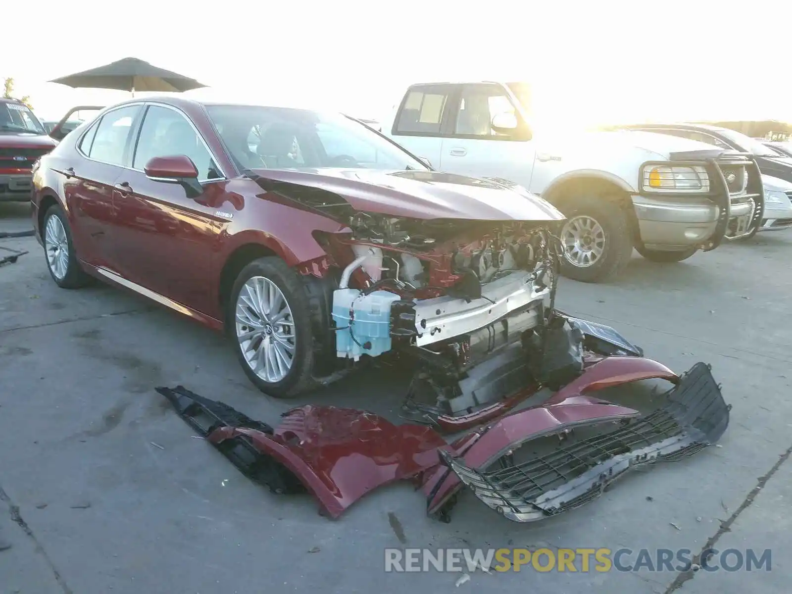 1 Photograph of a damaged car 4T1F31AK2LU009170 TOYOTA CAMRY 2020