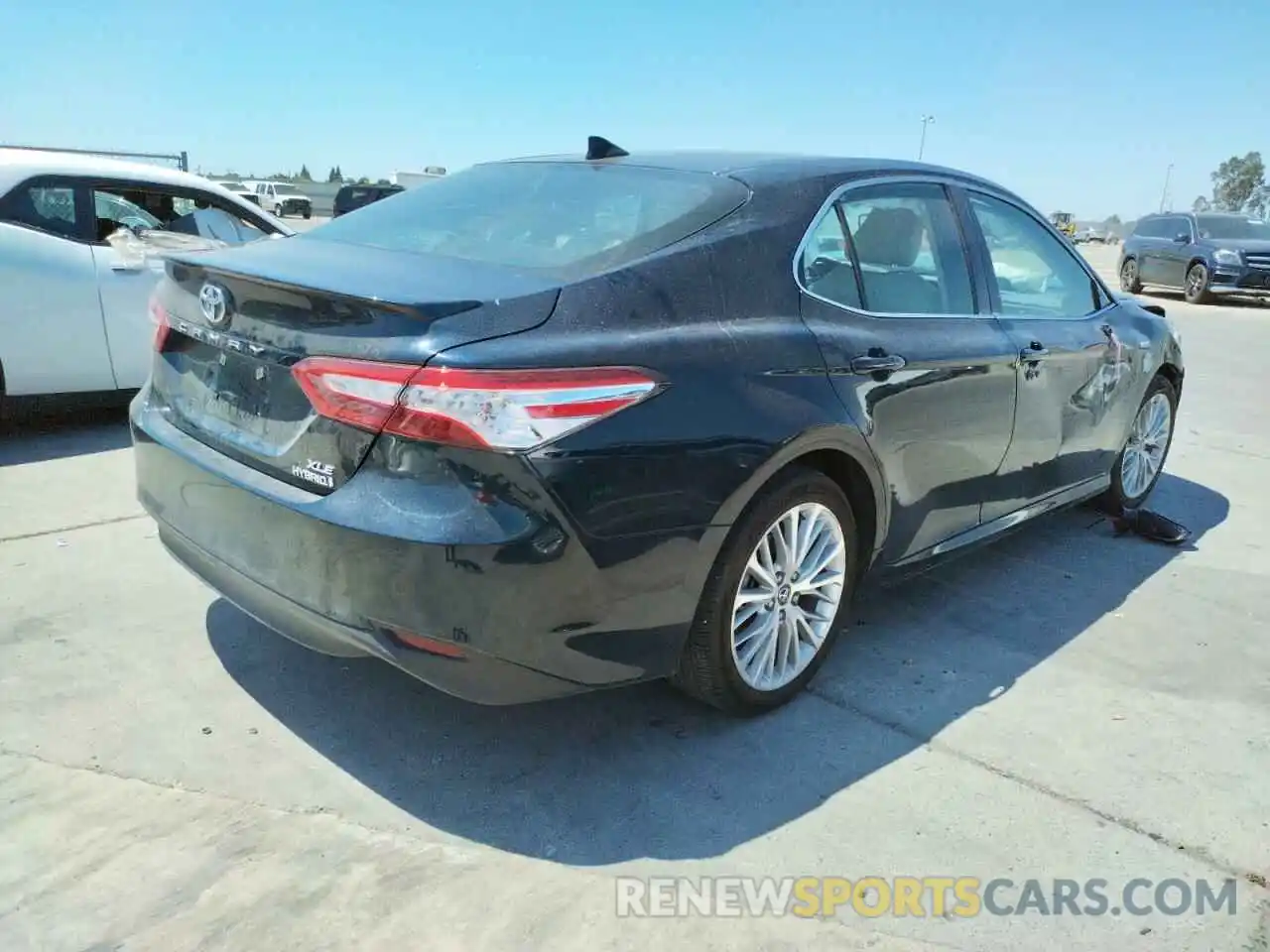 4 Photograph of a damaged car 4T1F31AK2LU009315 TOYOTA CAMRY 2020