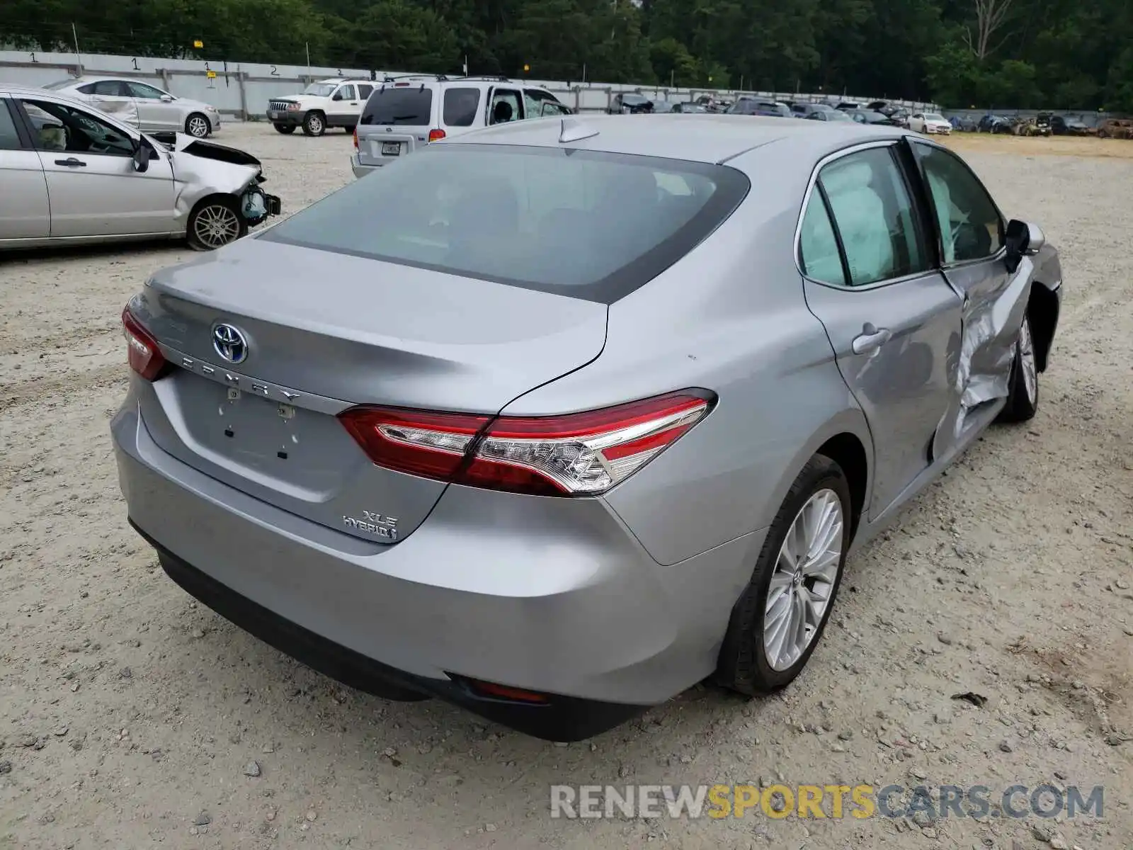 4 Photograph of a damaged car 4T1F31AK2LU519597 TOYOTA CAMRY 2020