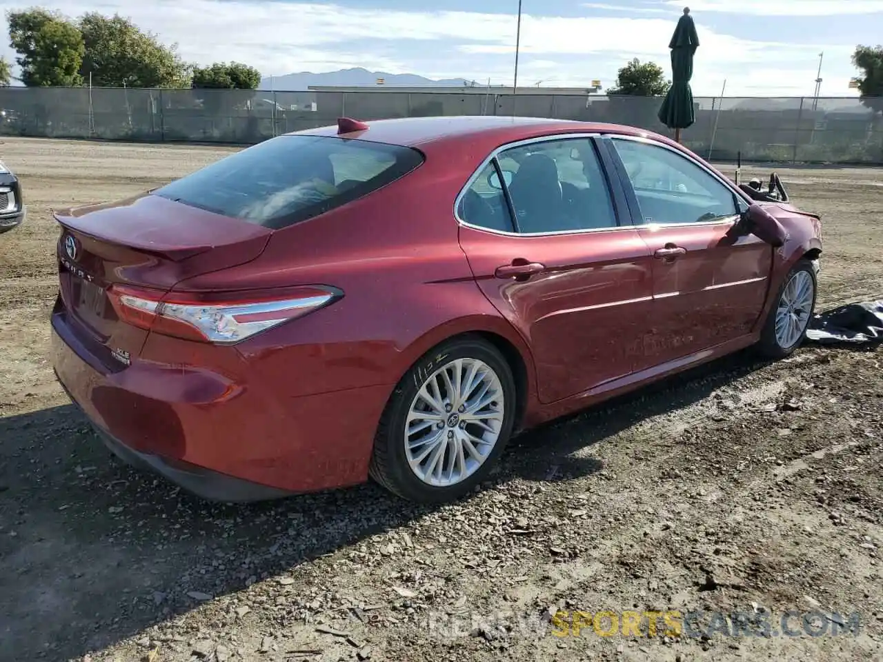 3 Photograph of a damaged car 4T1F31AK2LU523682 TOYOTA CAMRY 2020