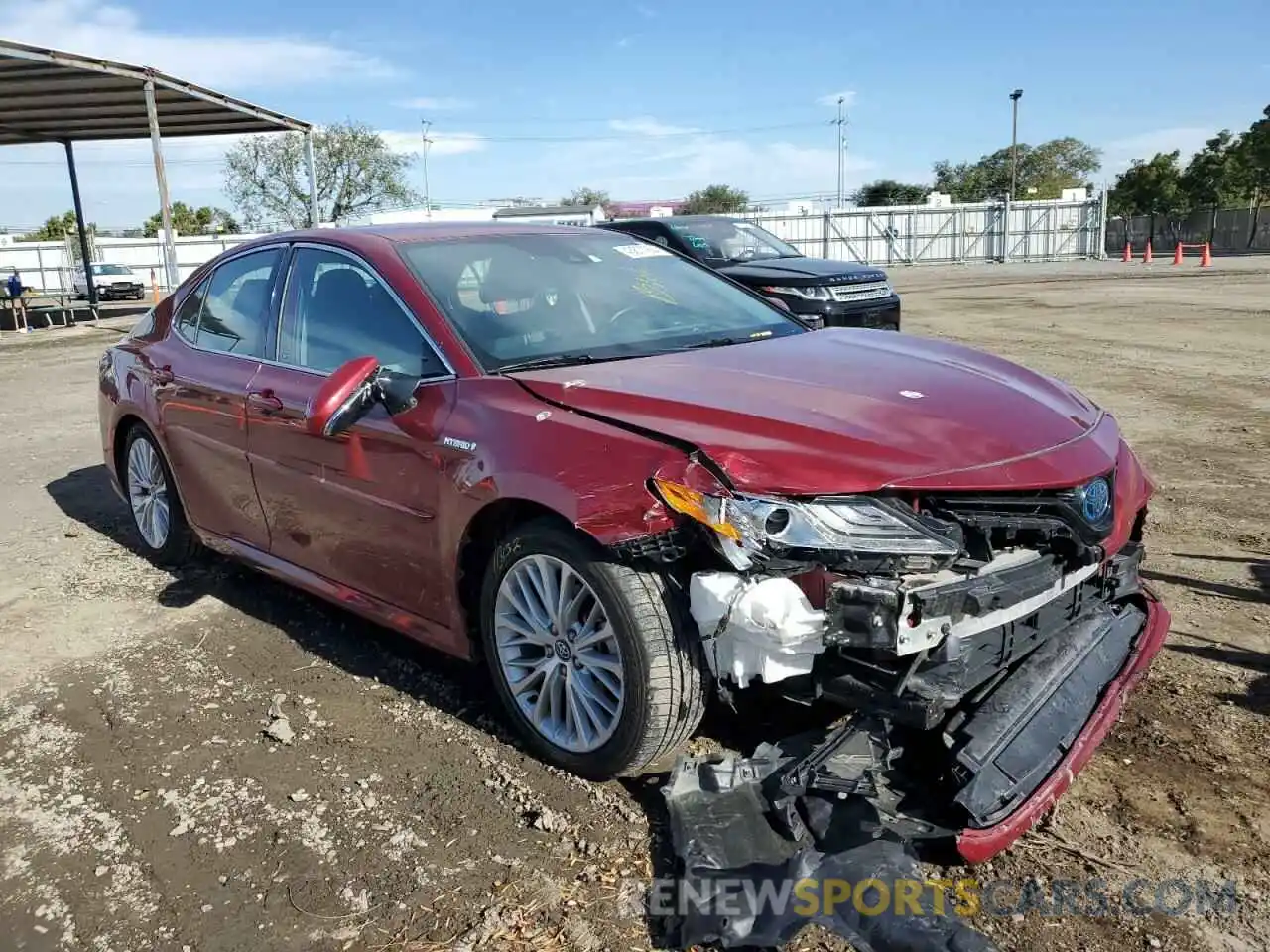 4 Photograph of a damaged car 4T1F31AK2LU523682 TOYOTA CAMRY 2020