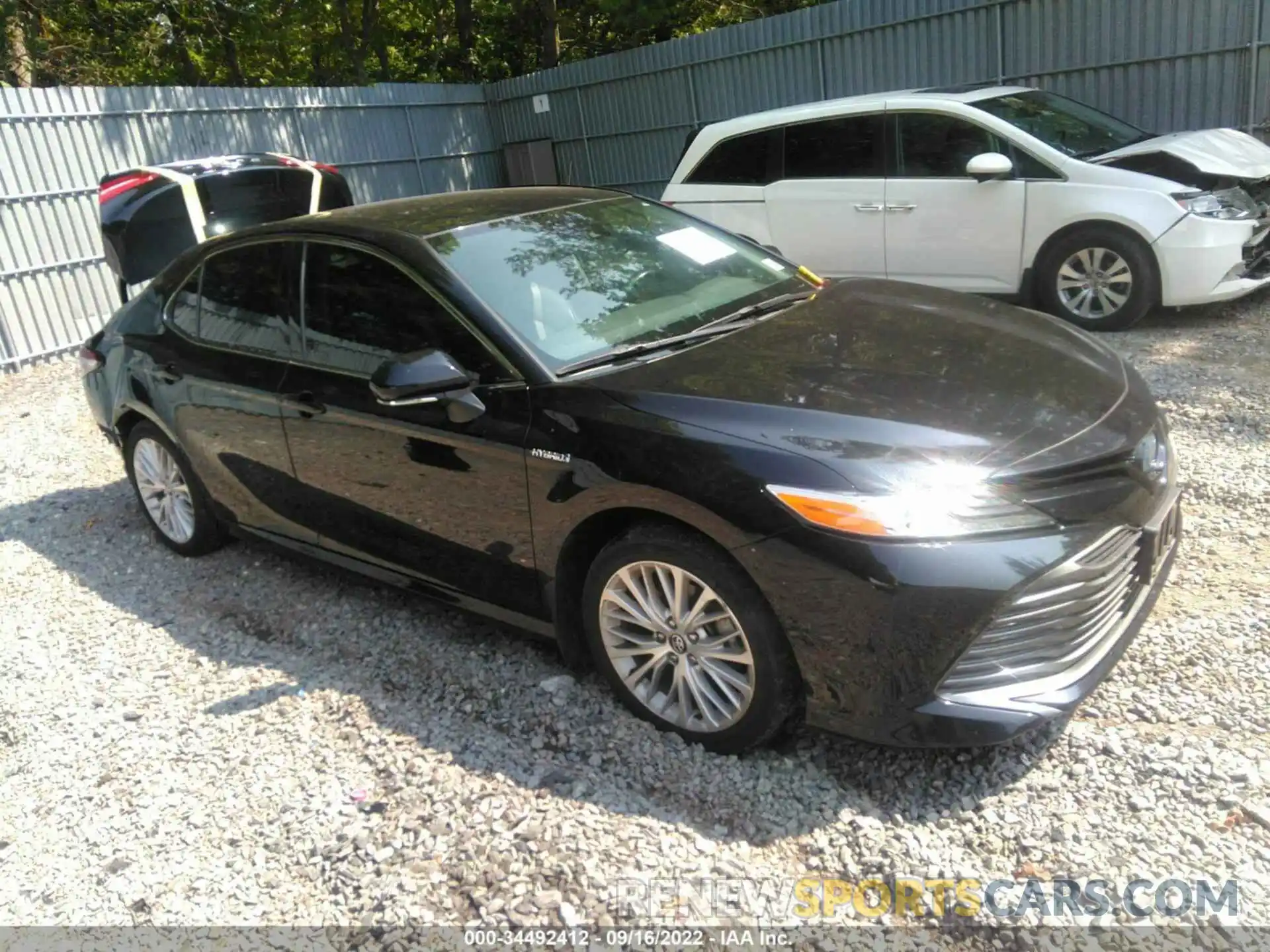 1 Photograph of a damaged car 4T1F31AK2LU525173 TOYOTA CAMRY 2020