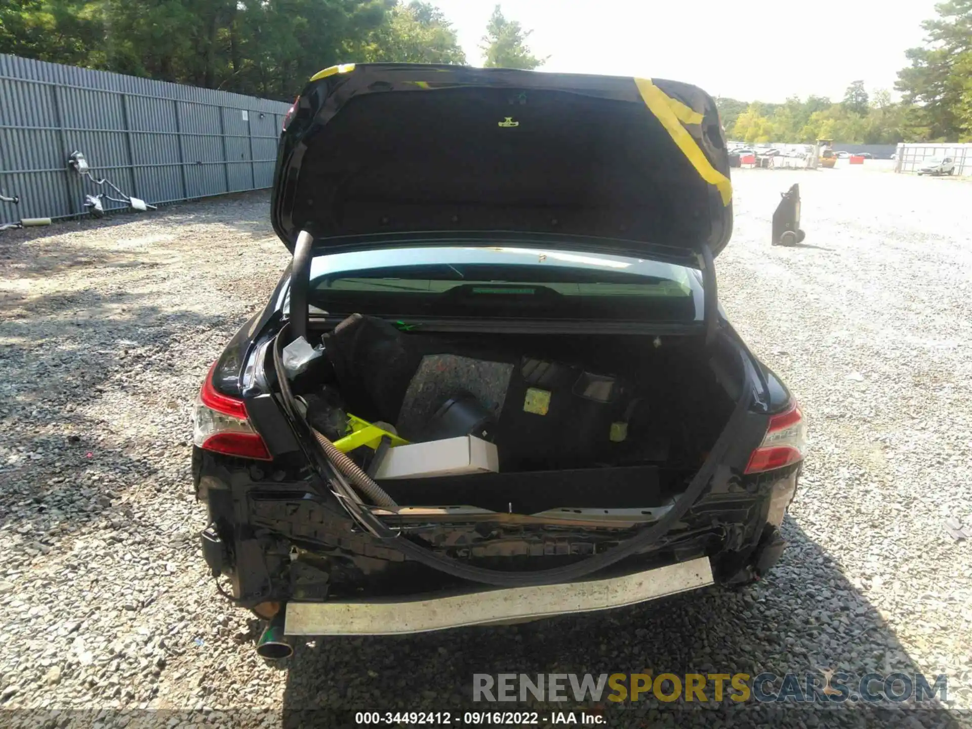 6 Photograph of a damaged car 4T1F31AK2LU525173 TOYOTA CAMRY 2020