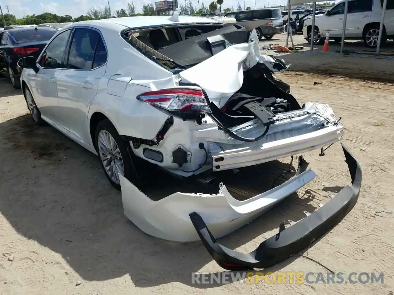 3 Photograph of a damaged car 4T1F31AK2LU526551 TOYOTA CAMRY 2020
