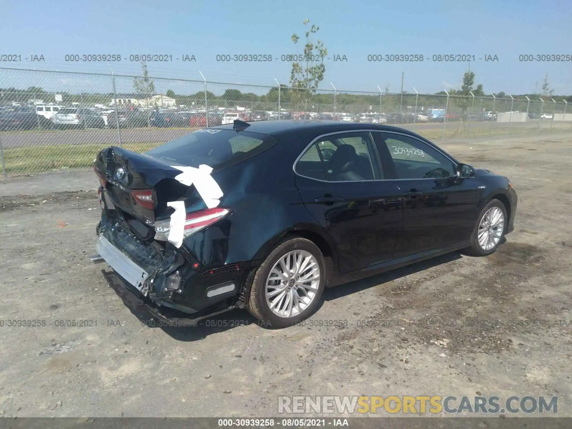 4 Photograph of a damaged car 4T1F31AK2LU538182 TOYOTA CAMRY 2020