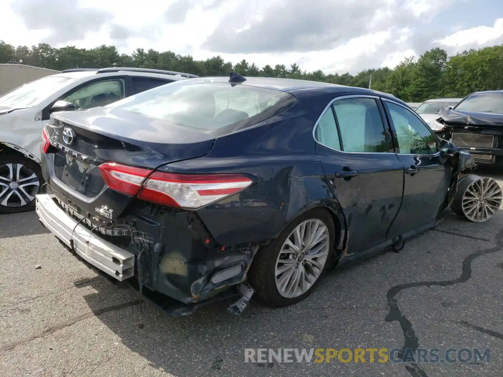 4 Photograph of a damaged car 4T1F31AK2LU538571 TOYOTA CAMRY 2020