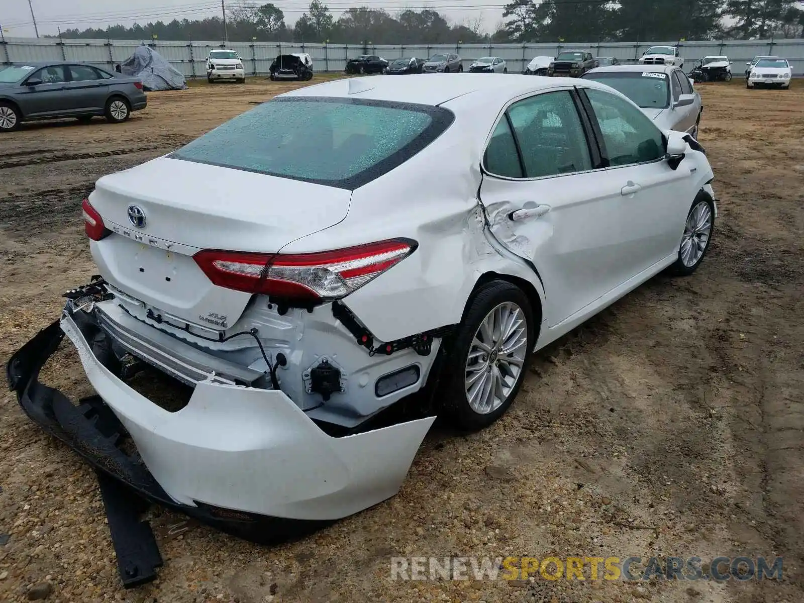 4 Photograph of a damaged car 4T1F31AK2LU539932 TOYOTA CAMRY 2020