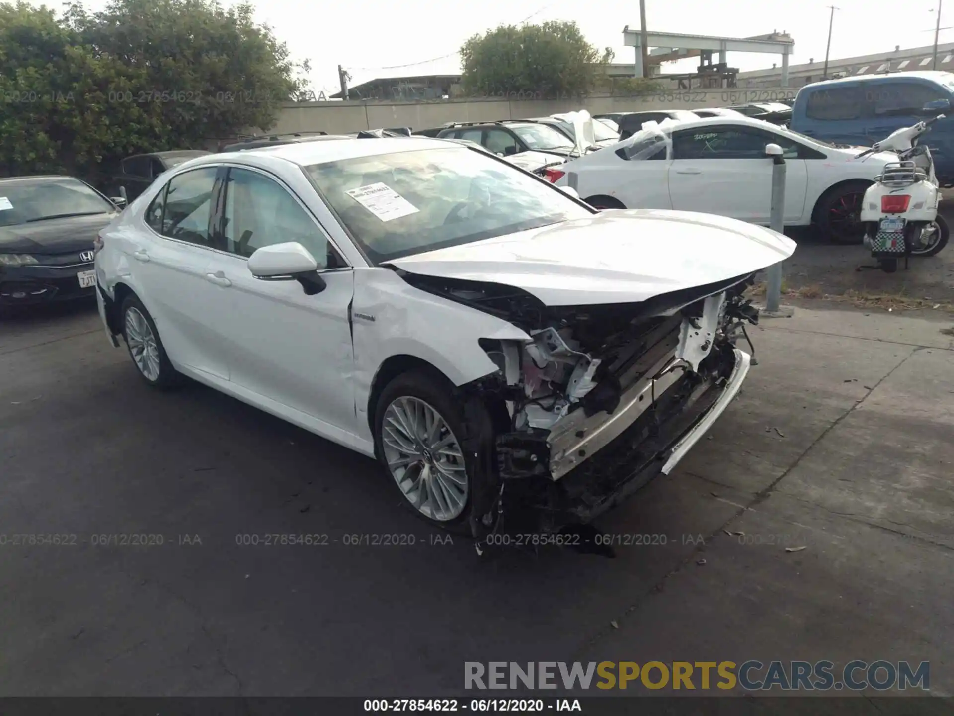 1 Photograph of a damaged car 4T1F31AK3LU009324 TOYOTA CAMRY 2020