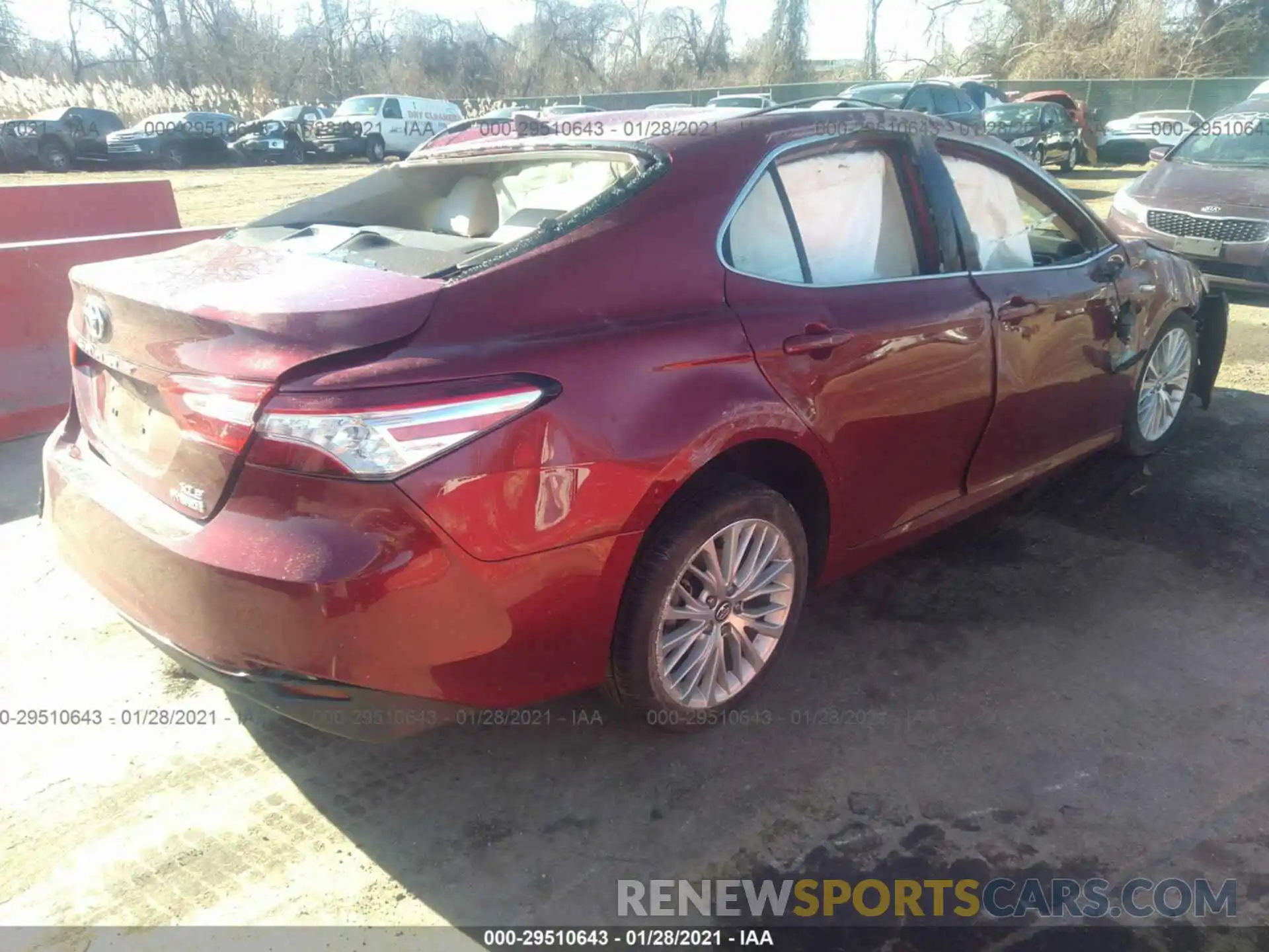 4 Фотография поврежденного автомобиля 4T1F31AK3LU009422 TOYOTA CAMRY 2020