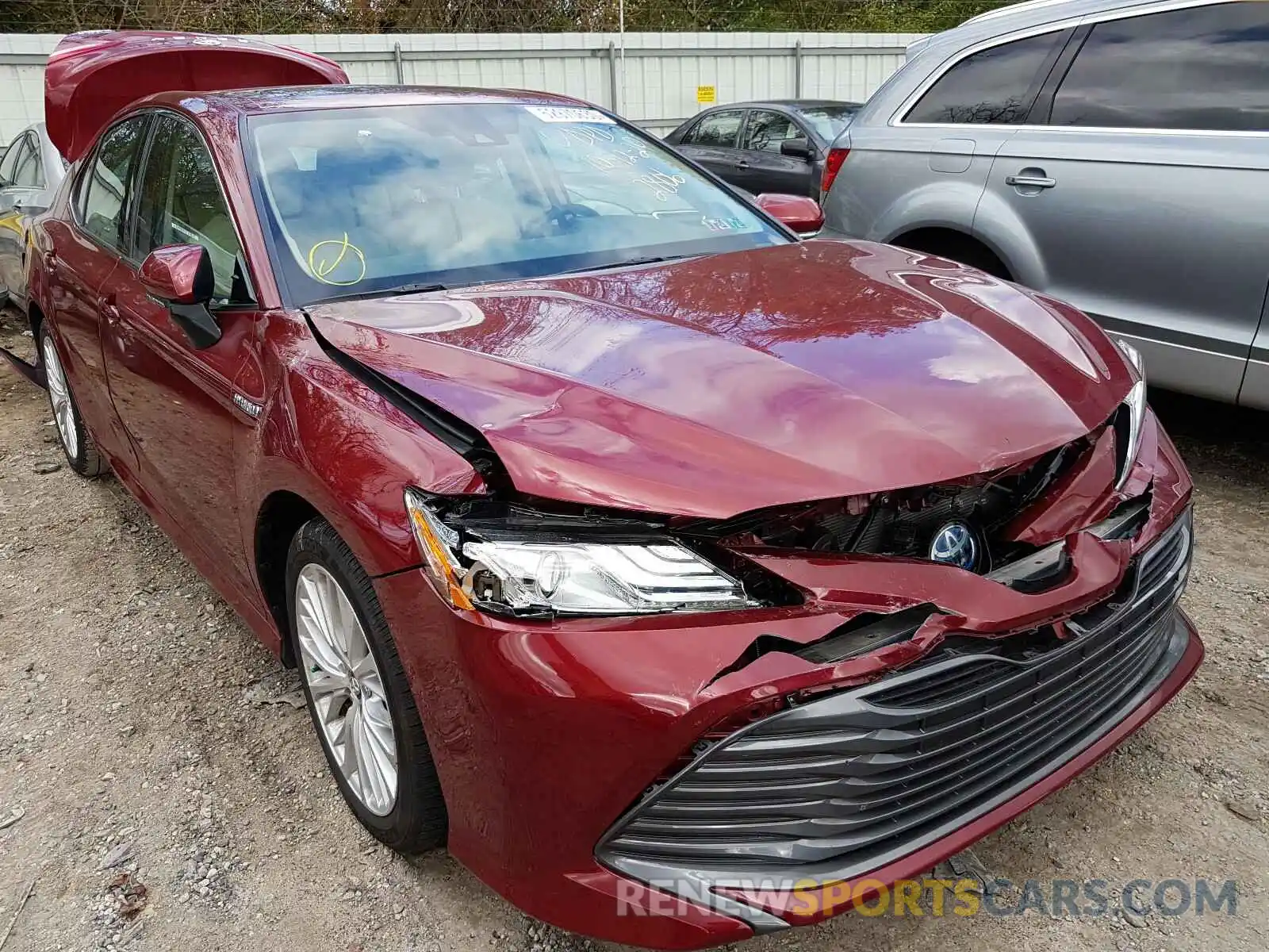 1 Photograph of a damaged car 4T1F31AK3LU012806 TOYOTA CAMRY 2020