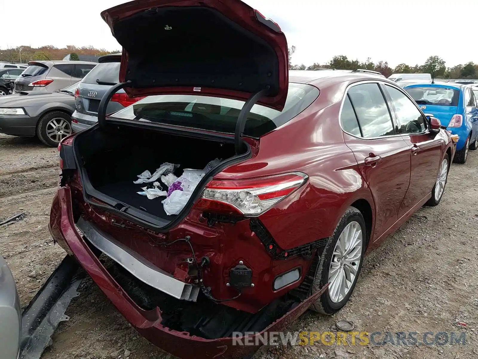 4 Photograph of a damaged car 4T1F31AK3LU012806 TOYOTA CAMRY 2020