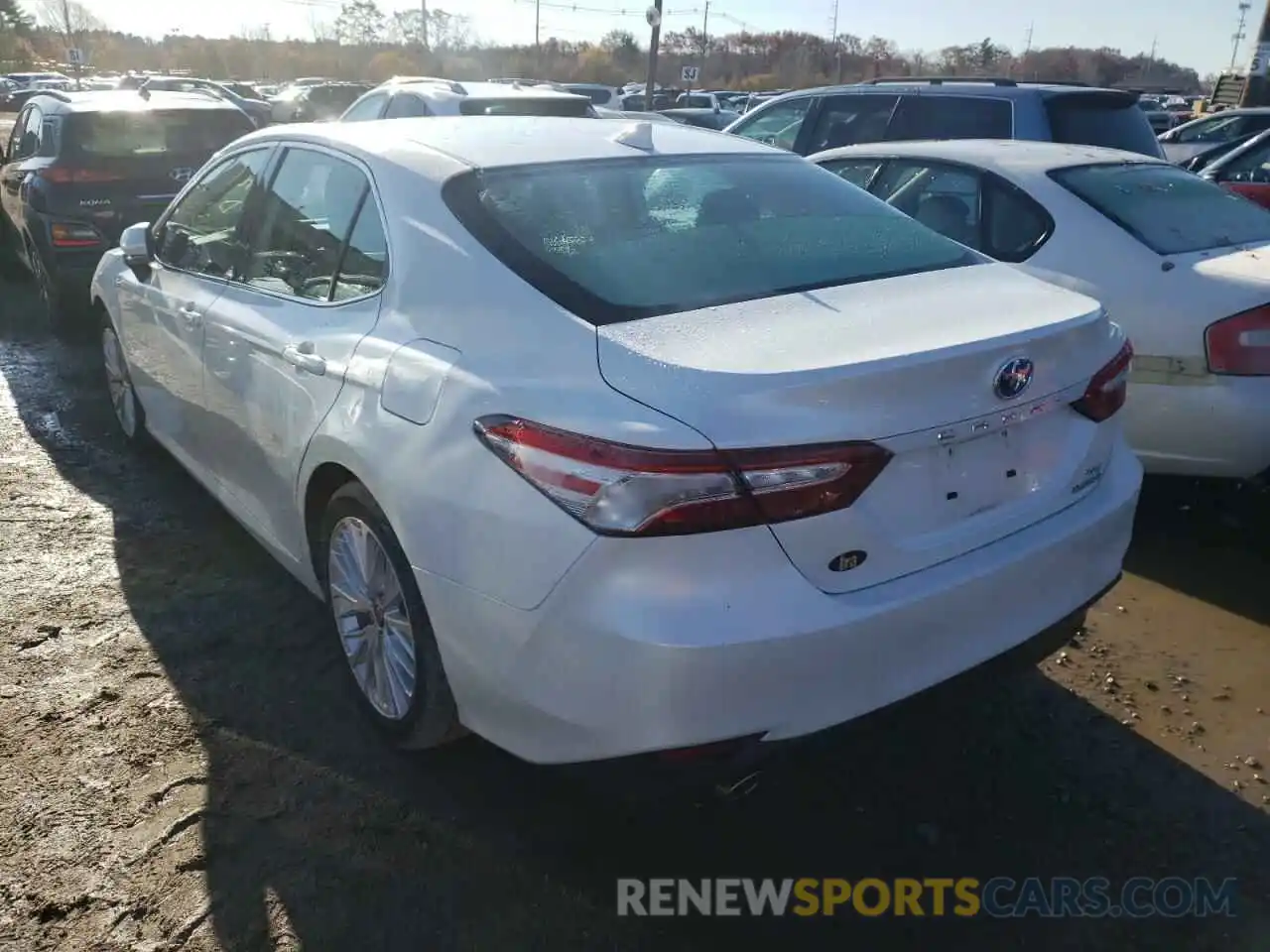 3 Photograph of a damaged car 4T1F31AK3LU014121 TOYOTA CAMRY 2020