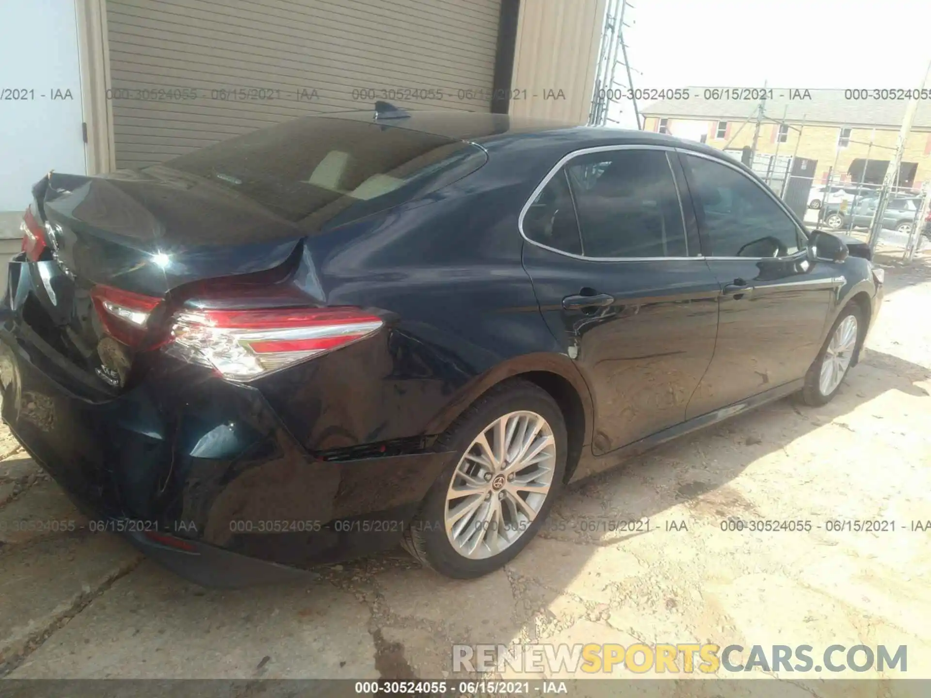 4 Photograph of a damaged car 4T1F31AK3LU014328 TOYOTA CAMRY 2020