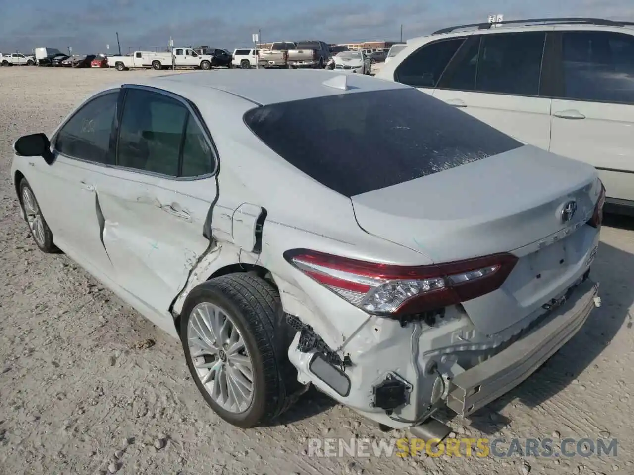 3 Photograph of a damaged car 4T1F31AK3LU014927 TOYOTA CAMRY 2020