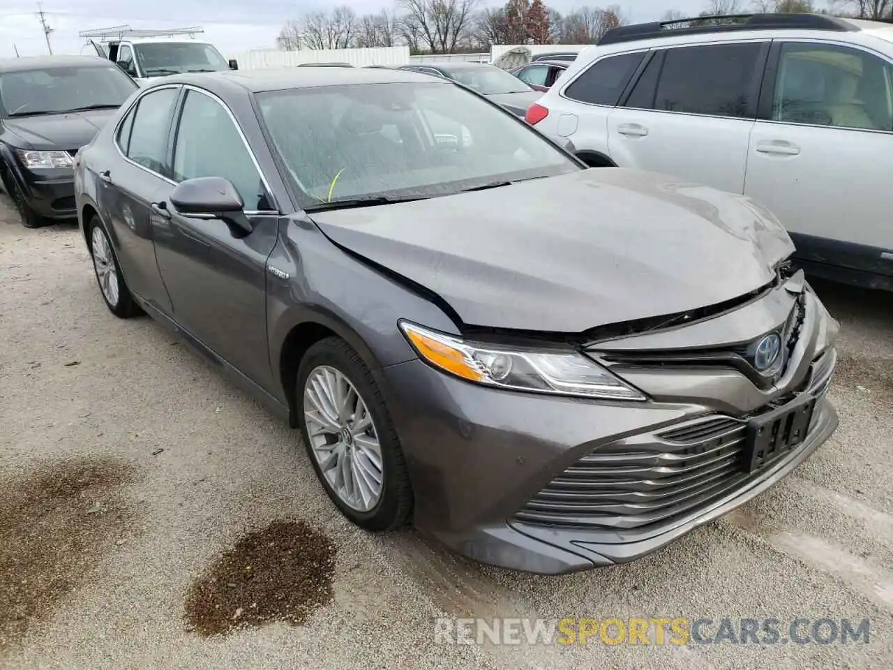 1 Photograph of a damaged car 4T1F31AK3LU519978 TOYOTA CAMRY 2020