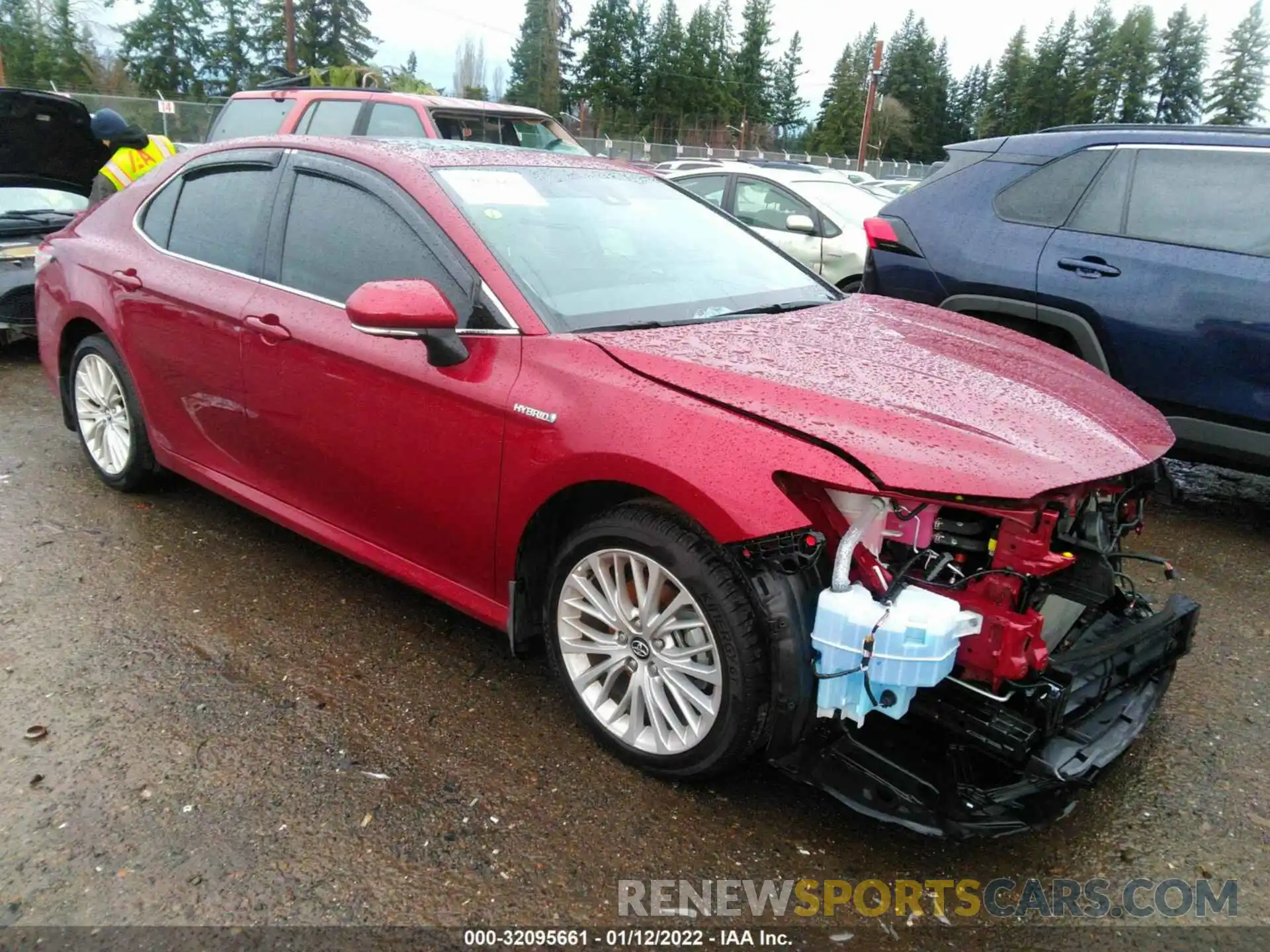 1 Photograph of a damaged car 4T1F31AK3LU520757 TOYOTA CAMRY 2020