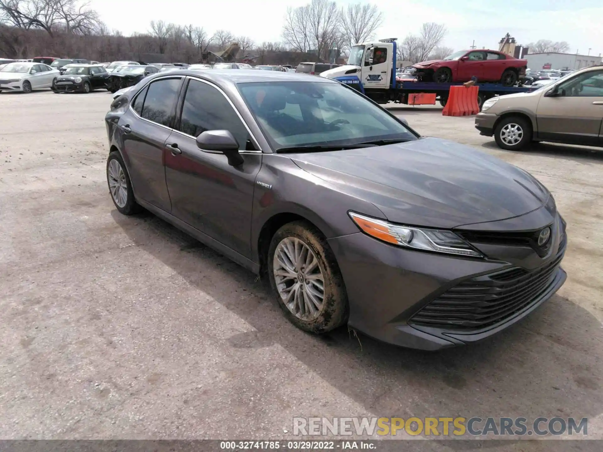 1 Photograph of a damaged car 4T1F31AK3LU525196 TOYOTA CAMRY 2020