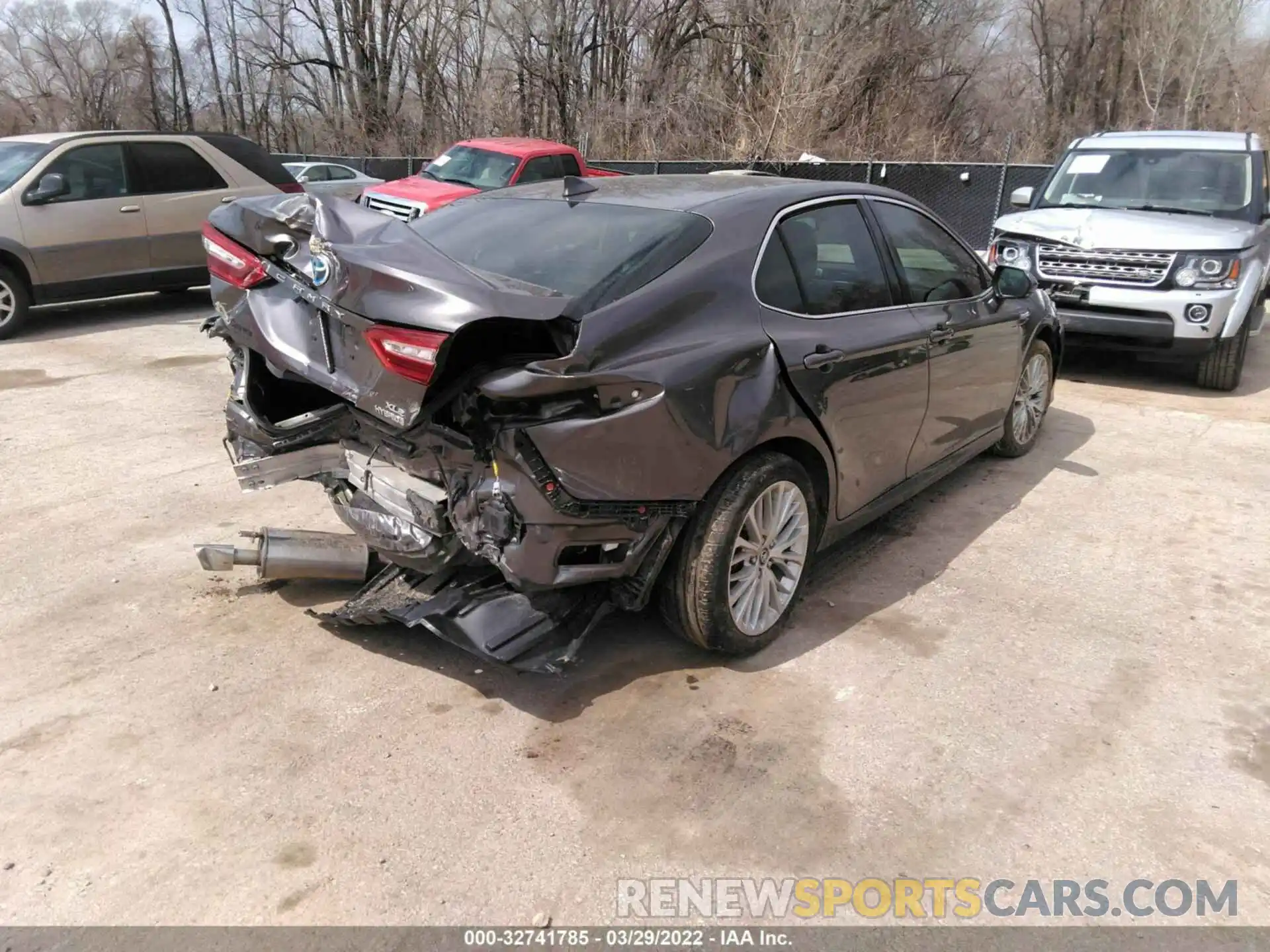 4 Photograph of a damaged car 4T1F31AK3LU525196 TOYOTA CAMRY 2020