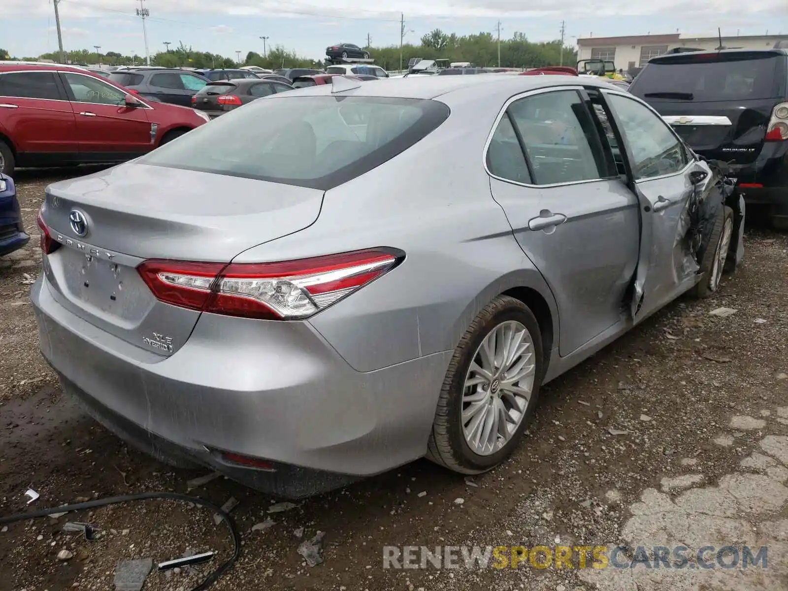 4 Photograph of a damaged car 4T1F31AK3LU530169 TOYOTA CAMRY 2020