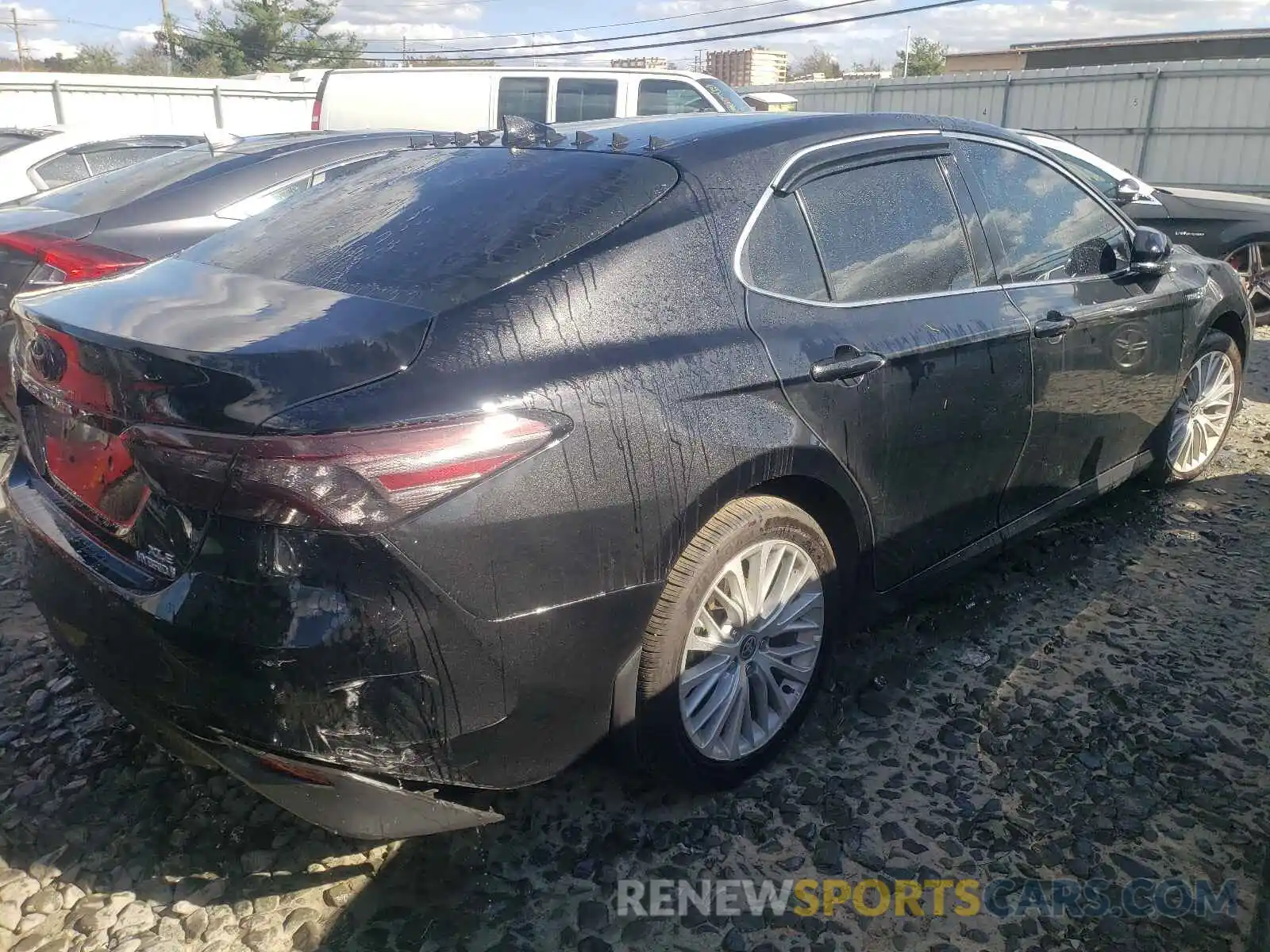 4 Photograph of a damaged car 4T1F31AK3LU536179 TOYOTA CAMRY 2020